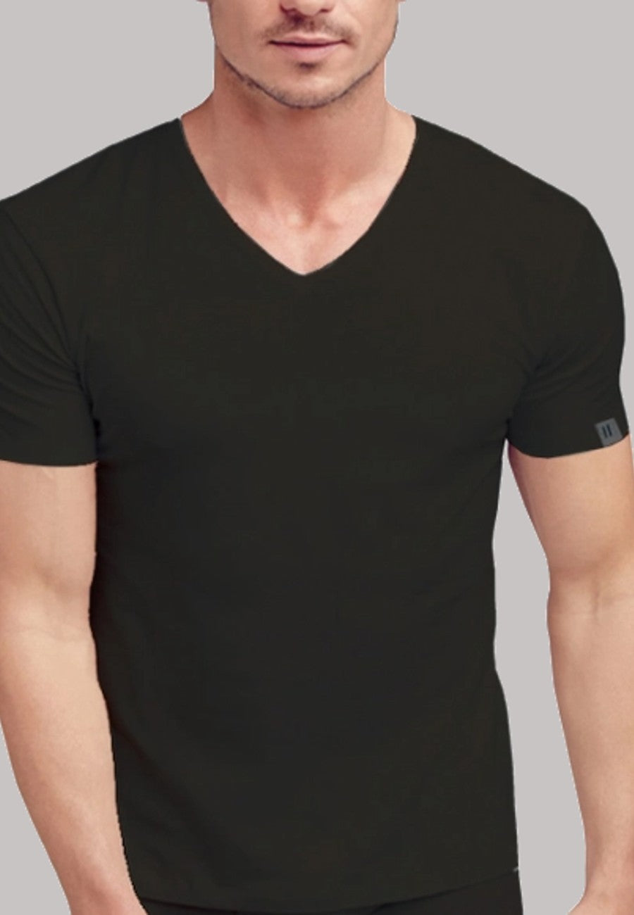 Camiseta de cuello en V para hombre de algodón certificado